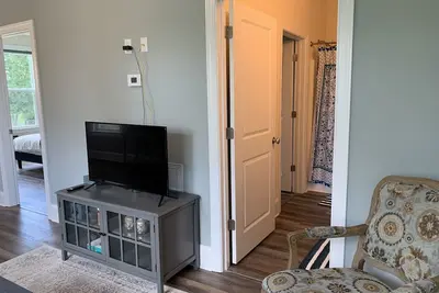 Image de Brand New Guest Apartment on 4 Acres (Pet-Friendly! )