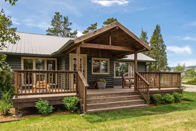 Image de Beautiful Log Farmhouse in Paradise Valley, Montana