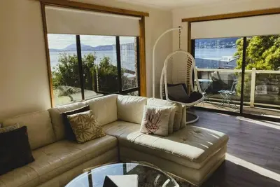 Image de Family-Friendly Tranmere House: Sleeps 6, River Views.