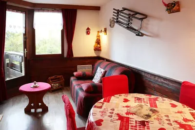 Image de Studio prestige 4 pers, skis aux pieds, cheminée, balcon, sans animaux, wifi libre