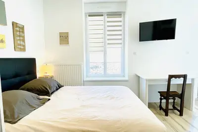 Image de Romy Schneider : Charmant appartement avec une chambre séparée en coeur de ville (parking et balcon)