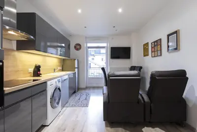 Image de Alain Delon : Charmant appartement une chambre en centre ville (avec parking et terrasse)