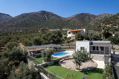 Image de Family villa w/heated private pool, kids play area & bbq, close to sandy beach