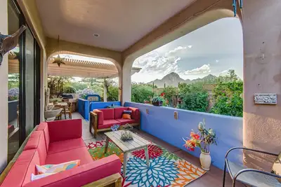 Image de Sedona Retreat West Colorful Outdoor Living & Dining, Hot Tub, Views Of Thunder Mountain, Frescoes!