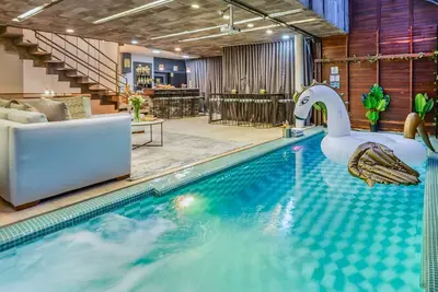 Image de 9br Indoor Heated Pool & Jacuzzi | In Lleras Park