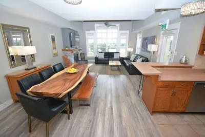 Image de Luxury ski/golf chalet in Blue Mountain Rivergrass