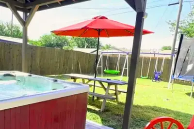 Image de Spacious 4br Retreat w/ Hot Tub  Comfort in Plano