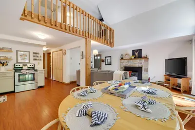 Image de Welcome to our Poconos hideaway in the  located in a Locust Lake Village!