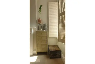 Image de Sea Proche - An English seaside getaway, near beaches, bars and walks.