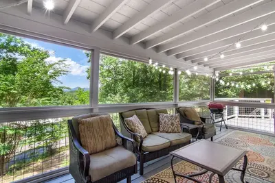 Image de Hiawassee Chalet | Hot tub | Pet Friendly I Enclosed Patio/1m to Marina