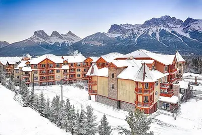 Image de 🍁Luxury Suite with Hot Tubs and Fitness, Top Resort, we're accepting bookings!