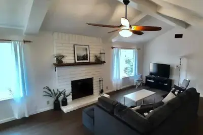 Image de “Mossy Oaks Cottage” Serenity near Yosemite