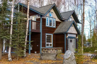 Image de Georgeous Kenai Home nestled in woods