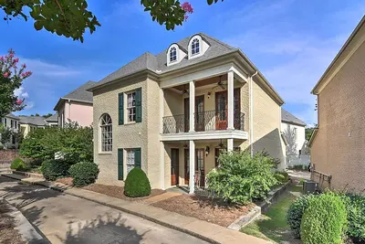 Image de Large, Elegant Home < 2 Miles to Ole Miss!