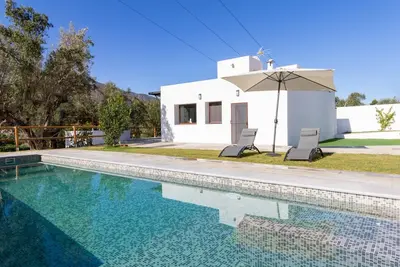 Charmant dans l'Alpujarra avec piscine privée, jardin et wifi