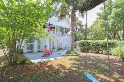 Image de Tybee Island historic 4br cottage w/ modern comforts, near beach & Back River