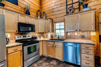 Image de Family Friendly Cabin - 2br + Loft with Bunk Beds, Gas Fireplace, and more!