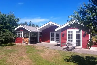 Image de Charming vacation home with stove and modern design on a natural property