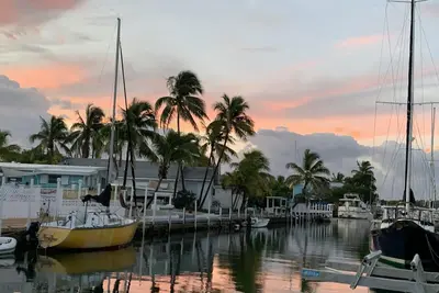 Image de Summer Discounts Avail Weeks- 3bdr. /3ba. updated canal access Sombrero-Message