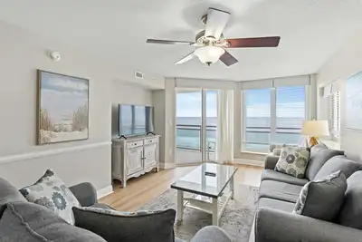 Image de Crescent Beach Condo with Oceanfront Views from the 5th Floor Balcony | Bahama Sands - 509