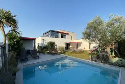 Image de Luxury family villa with heated pool and jacuzzi