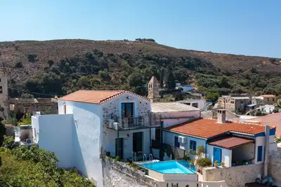 Iliahtida villa, pool, Near tavern & minimarket