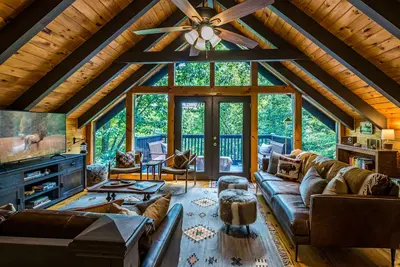 Image de Mountain View • Fishing Pond & Poles • Hot Tub • 5 Miles to Gsmnp • Pool