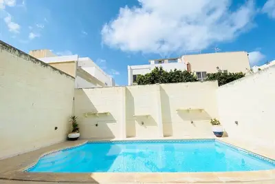 Image de Zen villa with pool close to the sea
