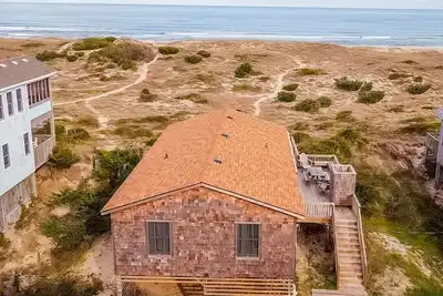 Image de Stunning Ocean Front Beach House with private path to your Beach!