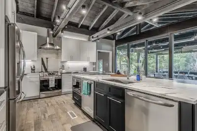 Image de Lakefront Luxury at Grand Lake - Private Dock, Swimspa & Game Room