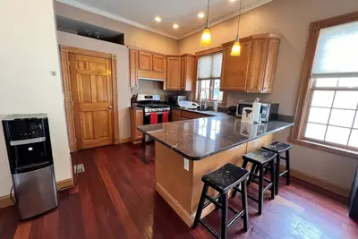 Spacious 2br 2ba Condo & 2x Parking, Minutes from Central Sq, Mit, Harvard.