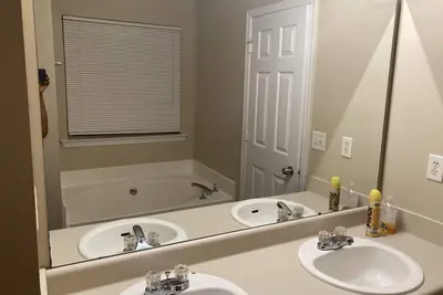 Image de Beautiful 6 bedrooms 3 baths Fayette\/Clayton