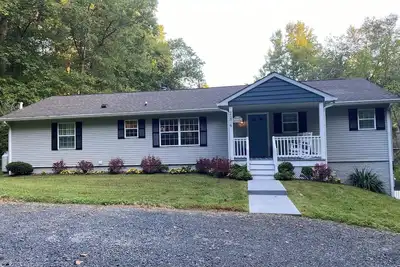 Image de Lakefront Single Family Home - Minimum 30-day rental