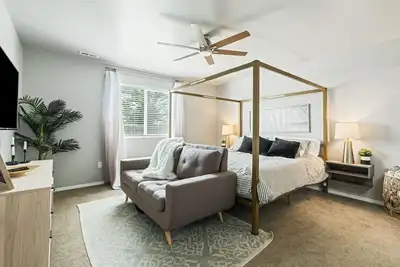 Image de Stylish Nampa Home Near Freeway | 3br w/ Garage, Basketball Court, Sleeps 10