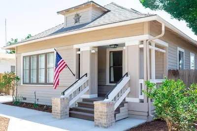 Image de Steps from Downtown Exeter and a short drive to Sequoia National Park