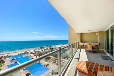 Image de 2br Condo Infinity Pool & Serene Beach #601