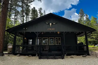 Image de Cozy Cabin Near Trails, Large Parking Area, Hot Tub, 1/4 Mile off Highway!