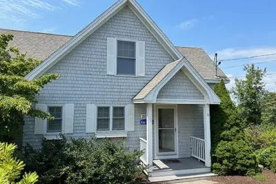 Image de Beautifully landscaped, Spacious home, conveniently located in Harpswell