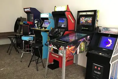 Image de Large home-8 beds, pool table, arcade, pinball, wineries, weddings, virtual tour