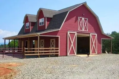 Image de Beautiful Mountain Views on 35 Acre Horse Farm!