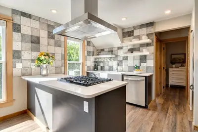 Image de Beautiful Vintage 2 Bdrm Sellwood Apt Near Dining, Shopping & River Recreation