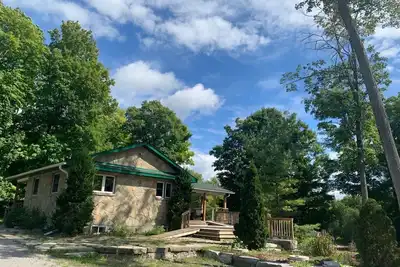 Image de Gorgeous 4 season cottage on 15 Acres!