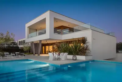 Image de Maison de vacances privée avec climatisation, Wifi, bain à remous, piscine privée, Tv, terrasse