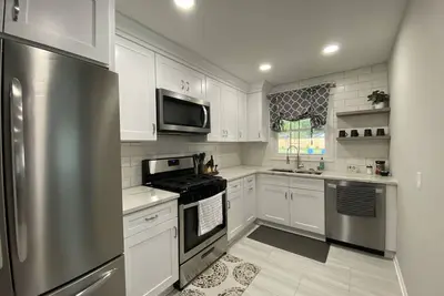Aurora Apartment with fast Wi-Fi, in the unit laundry and garage.