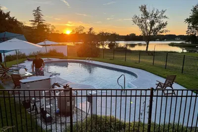 Image de Paradise by the water with a private pool