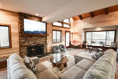 Image de Pets? Yes! 🐕 Resort Passes ★ Hot Tub ★ Sauna ★ Fast Wi-Fi ★ King Beds ★ Views
