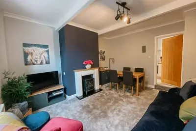 Image de Little Red Holiday Home // Luxe 2 bed accommodation in Halifax // West Yorkshire