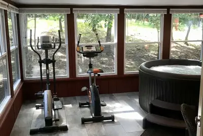 Image de Pocono Villa Hot Tub Sauna Game Room Fire Pit