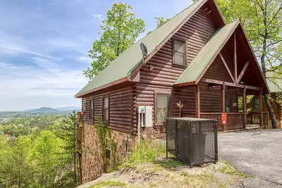 Image de 24 hours View mountains and City Views Close to Pigeon Forge Sleeps 10 Hot tub