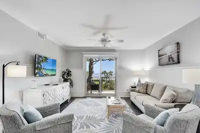 Image de Great ocean views from living room and the master bedroom.